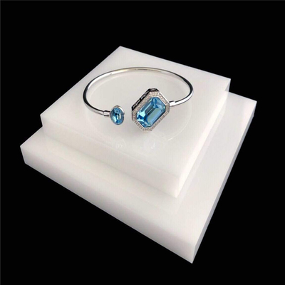 Modern Fashion Desktop Acrylic Jewelry Display Necklace Stands Blocks