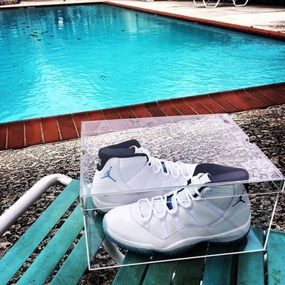 Promotional large acrylic sneaker display box for Nike acrylic sneaker display case